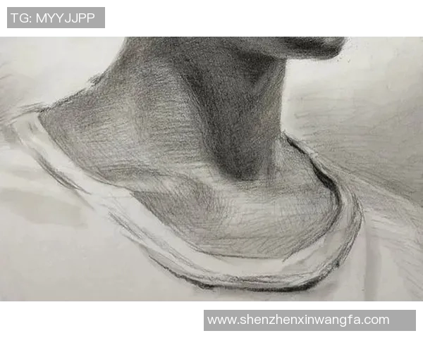 素描艺术展现足球明星男性头像的魅力与风采